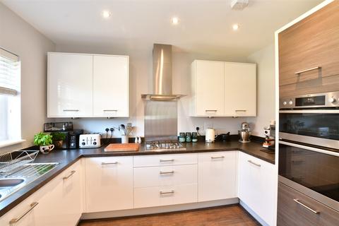 5 Valley Close, Tonbridge, TN11 0FN