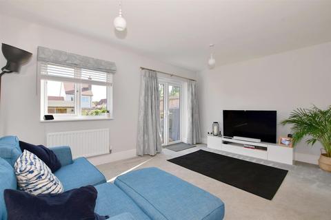 5 Valley Close, Tonbridge, TN11 0FN