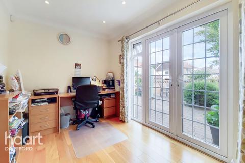 20 Coronation Close, Bexley, DA5 1EA