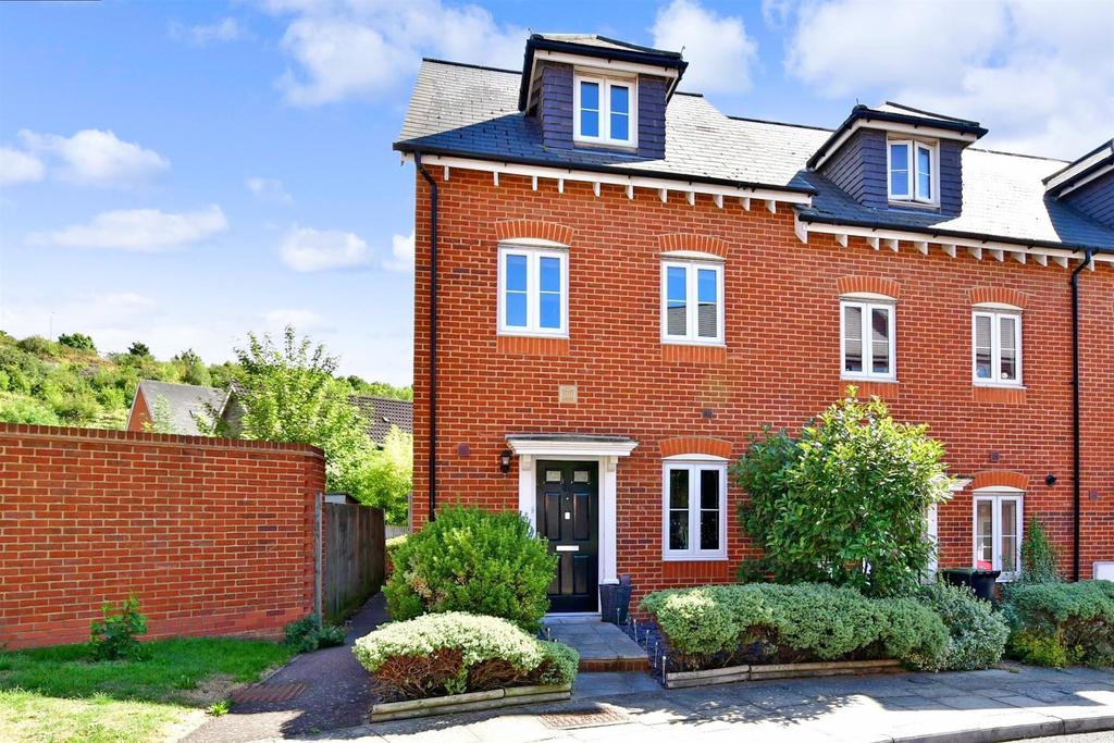 Silver Streak Way, Strood, Rochester... 3 bed townhouse - £400,000