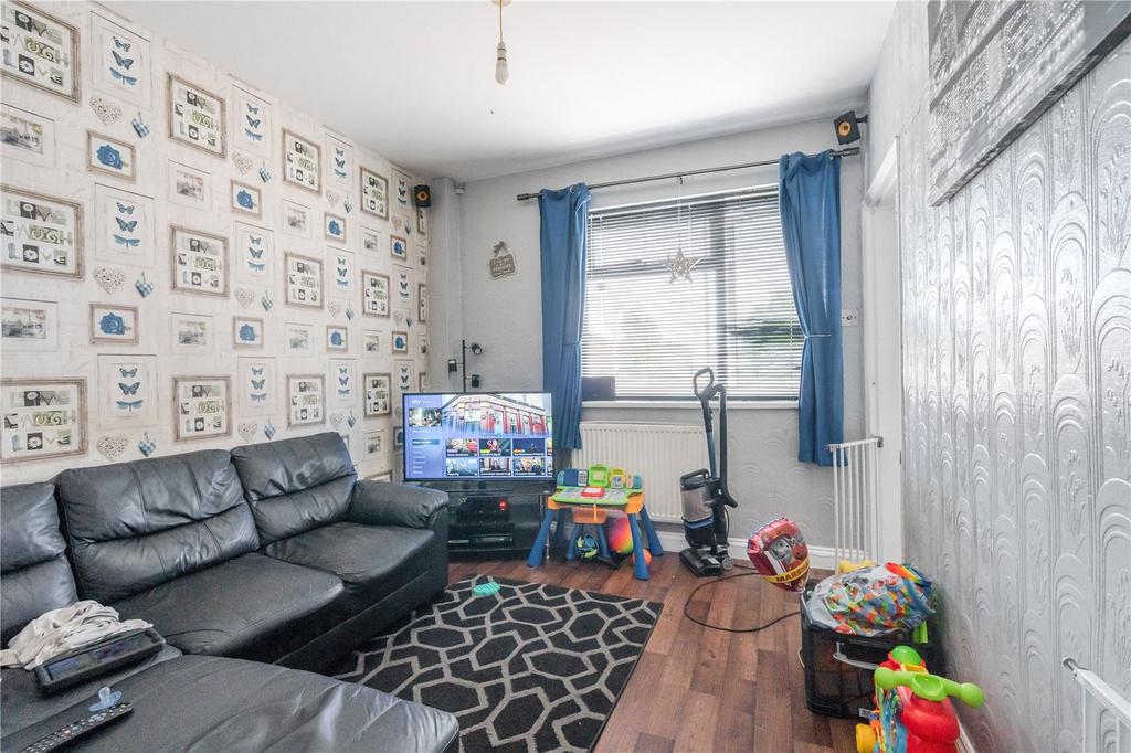 Redbourne Road, GRIMSBY... 4 bed terraced house £93,000