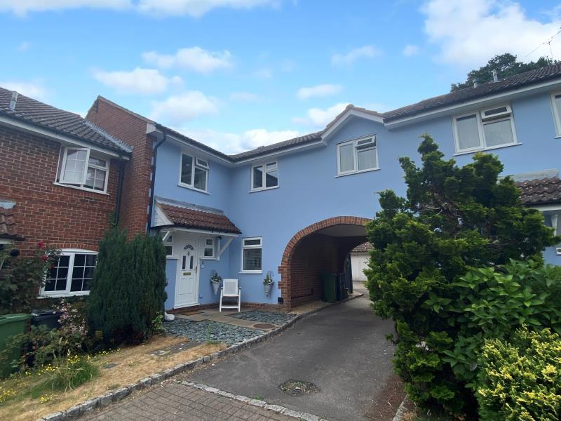 Bagshot 4 bed terraced house £1,850 pcm (£427 pw)