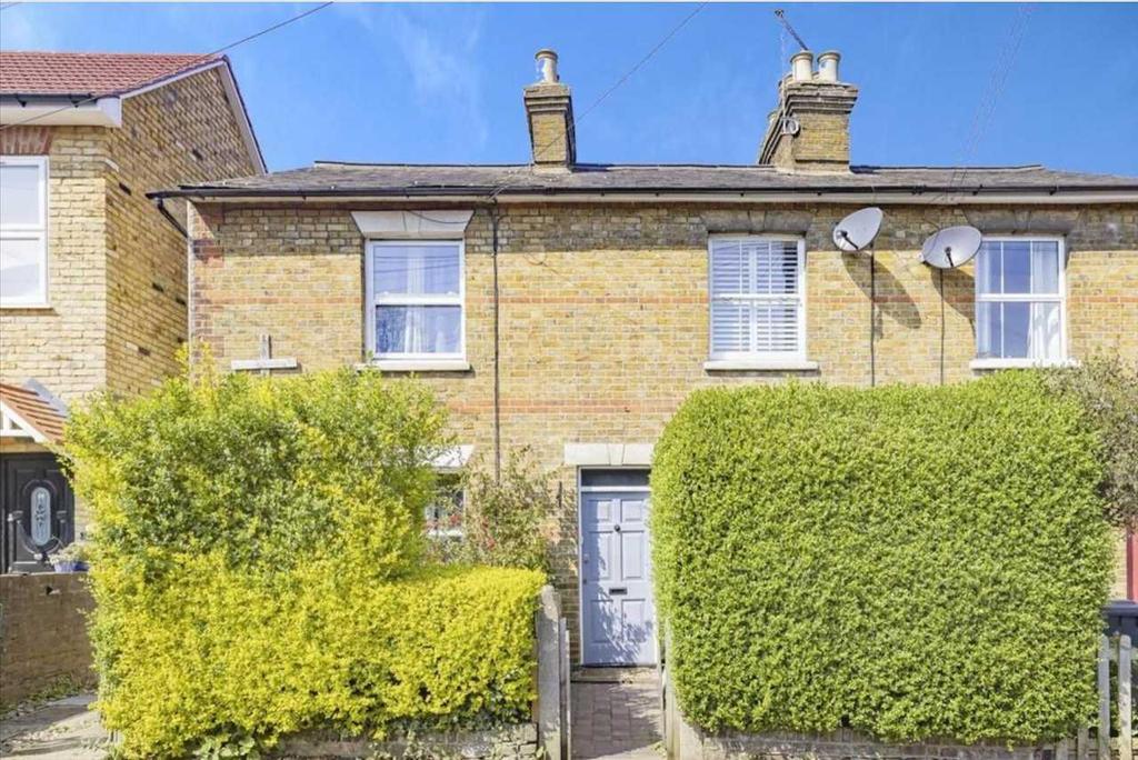 Park Road, Bushey, WD23. 2 bed terraced house £455,000