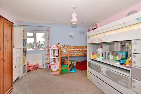 8 Cheeselands, Biddenden, Ashford, TN27 8HJ