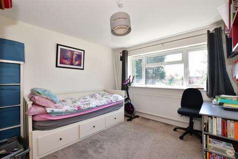 8 Cheeselands, Biddenden, Ashford, TN27 8HJ