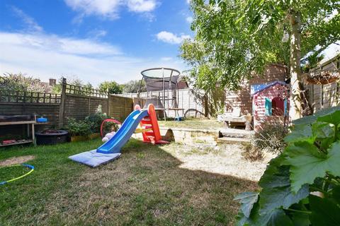 8 Cheeselands, Biddenden, Ashford, TN27 8HJ