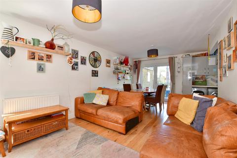 8 Cheeselands, Biddenden, Ashford, TN27 8HJ