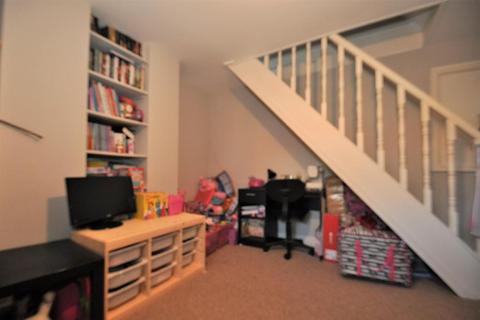 2 bedroom terraced house to rent, Bachelor Gardens, Harrogate, North Yorkshire, HG1 3EE