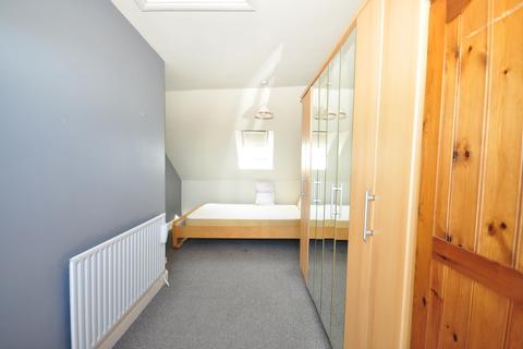1 bedroom in a house share to rent - Goldsmith Avenue Southsea PO4