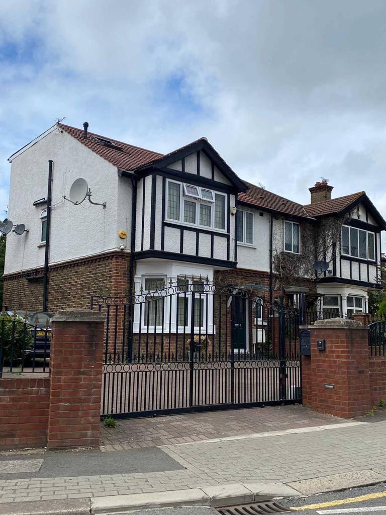 Green Lane, Burnt Oak 6 bed semidetached house £4,450 pcm (£1,027 pw)