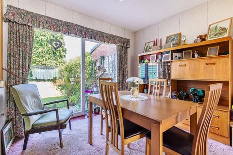 24 Kinross Drive, Sunbury-on-thames, TW16 7JU