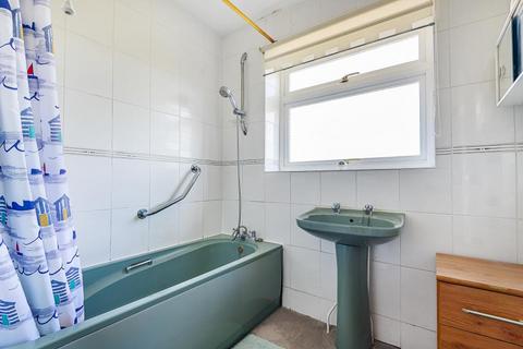 24 Kinross Drive, Sunbury-on-thames, TW16 7JU