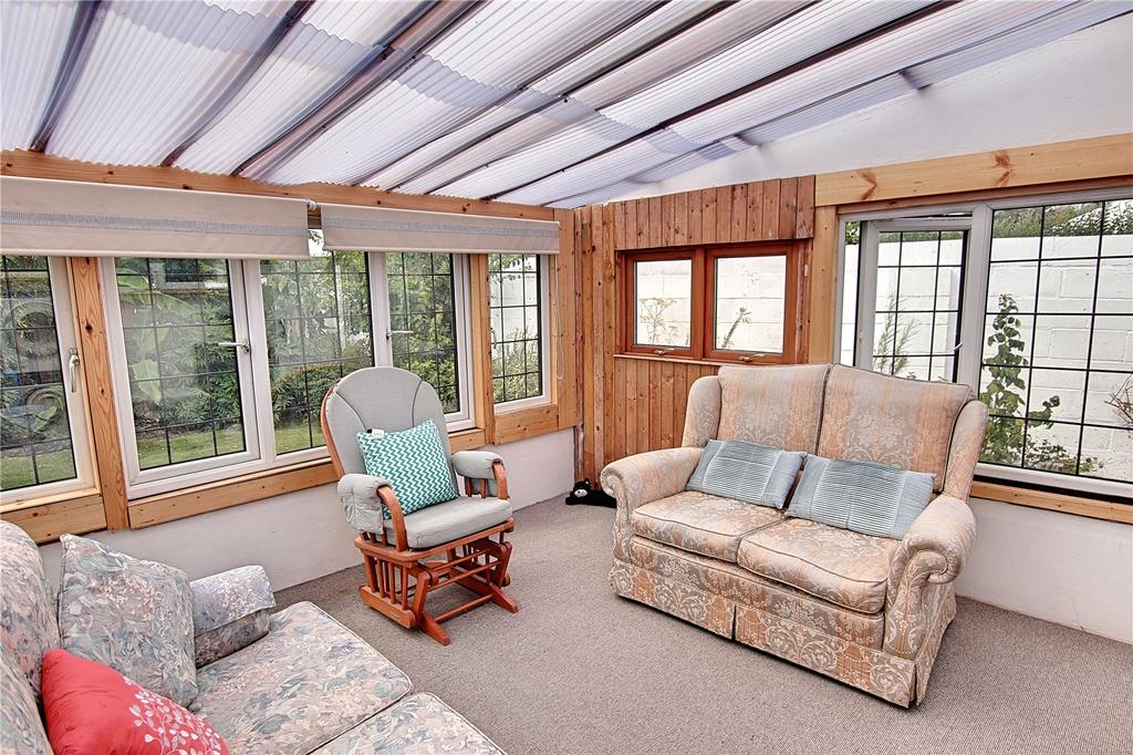 Mill Lane, Rustington, Littlehampton, West Sussex, BN16 3 bed bungalow