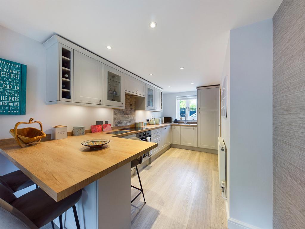 Old Elmore Lane, Quedgeley, Gloucester, GL2 4 bed detached house £375,000