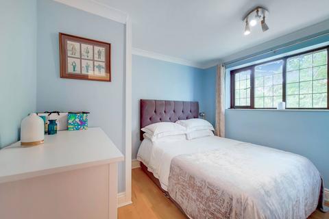 14 Scoulding Road, London, E16 1NT