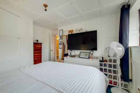 14 Scoulding Road, London, E16 1NT