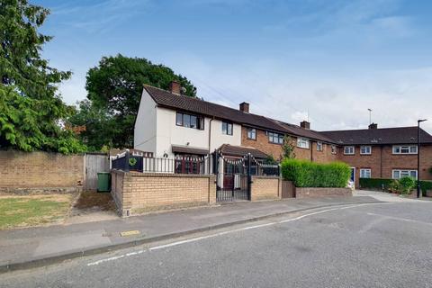 14 Scoulding Road, London, E16 1NT