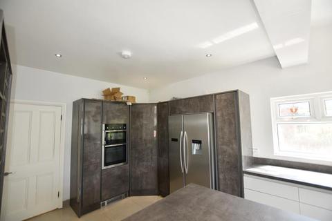 4 bedroom semi-detached house to rent - Villiers Road, Woodthorpe, Nottingham, NG5 4FB