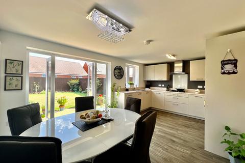 31 Cassley Crescent, Lubbesthorpe, Leicester, LE19 4BJ