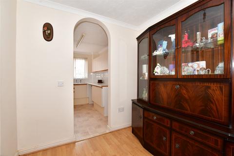 2 bedroom flat for sale - Lordsgrove Close, Tadworth, Surrey