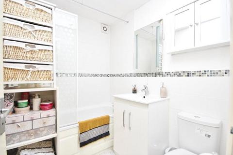 1 bedroom apartment to rent, Frazer Close, Romford, Essex, RM1