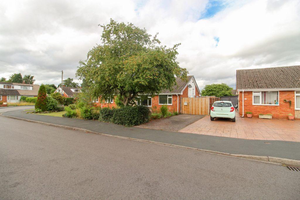 Greenacres Way, Newport 2 bed semidetached bungalow £220,000