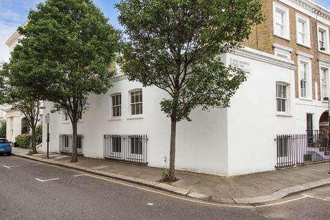 2 bedroom terraced house for sale - West Mews, London