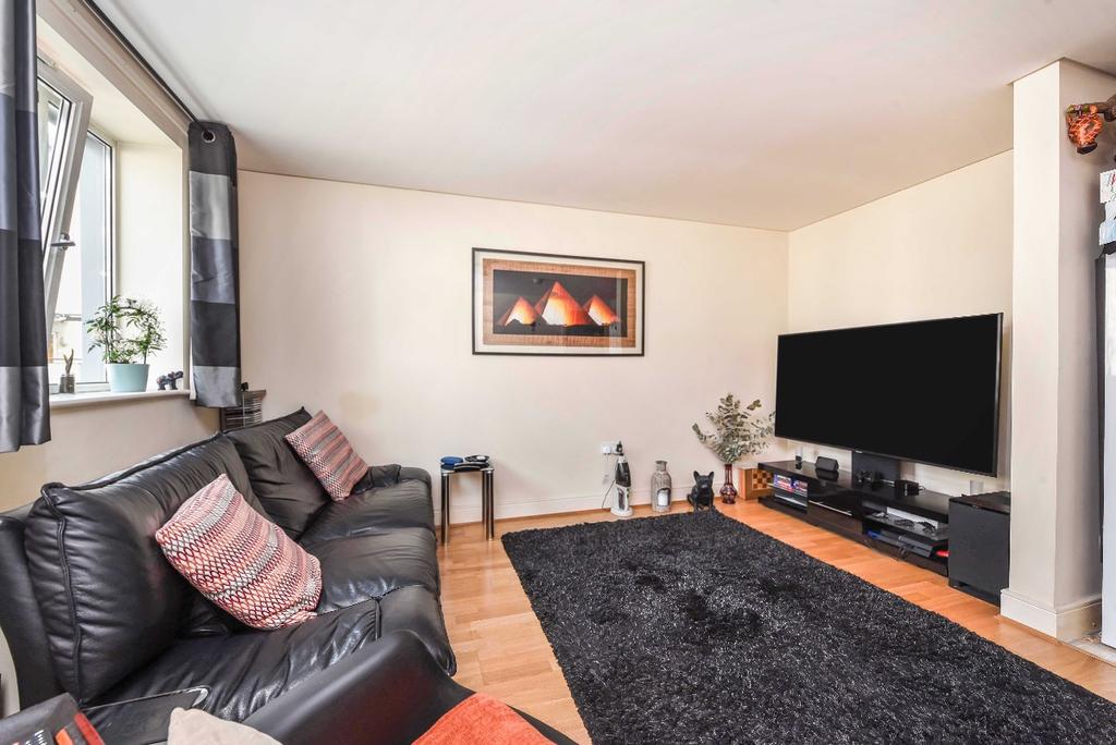 Marina Place, Hampton Wick, Kingston upon Thames 1 bed flat to rent £