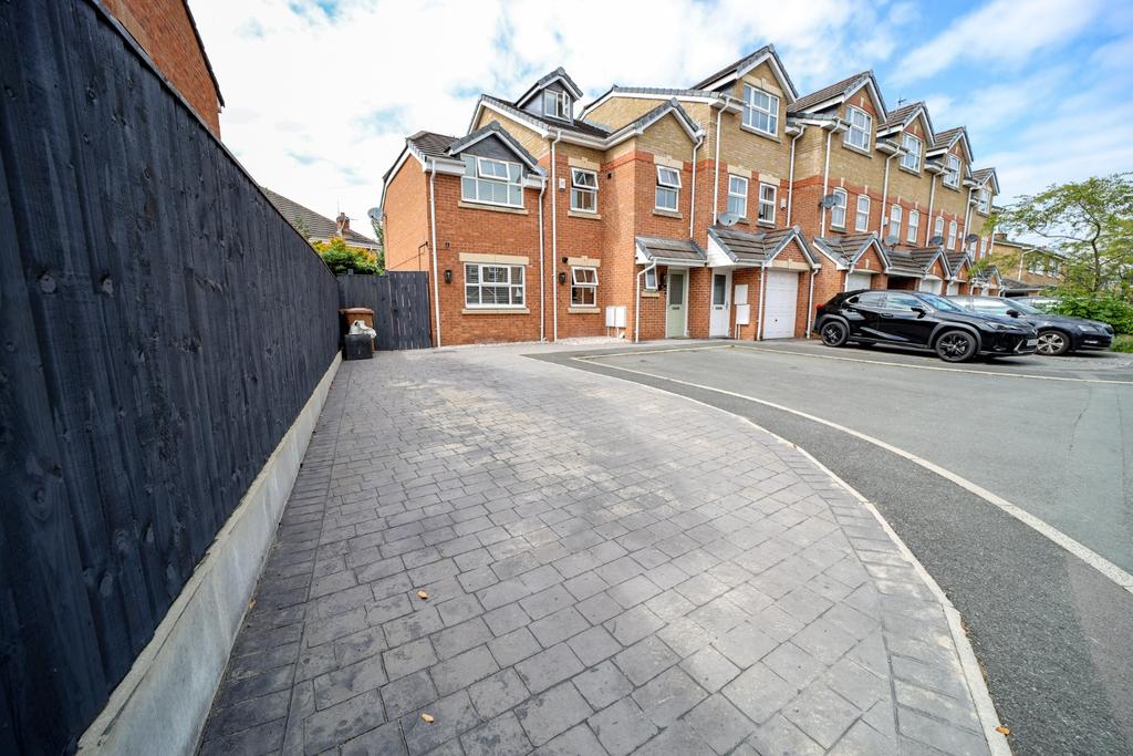 Darent Road, Haydock, St. Helens, WA11 0HH 4 bed terraced house £220,000