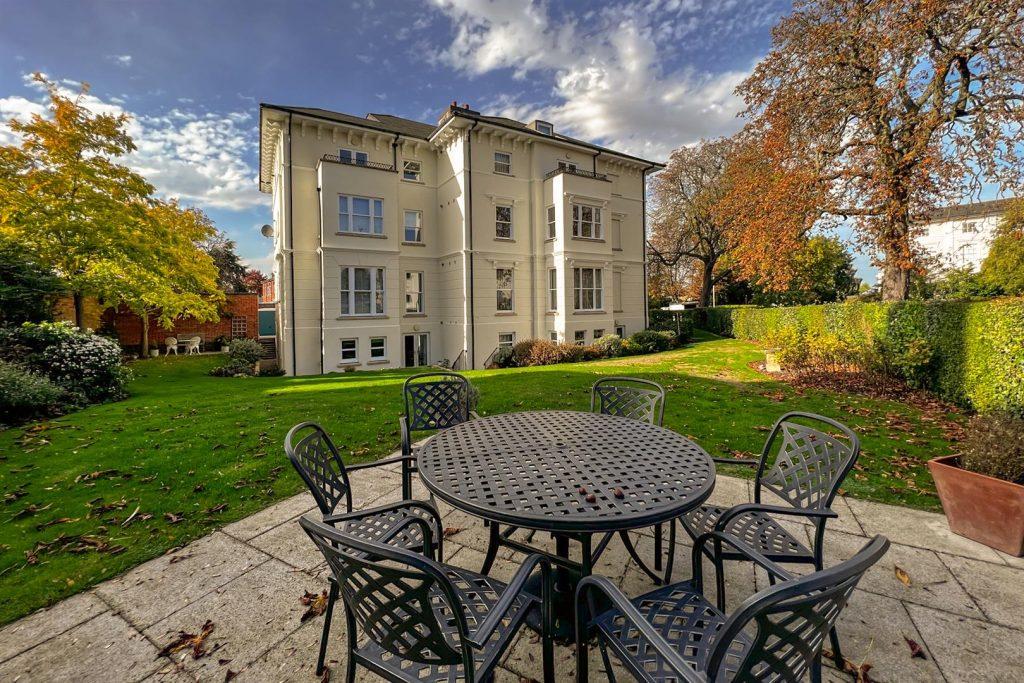 Pittville Circus Road, Cheltenham 2 bed flat for sale £357,500