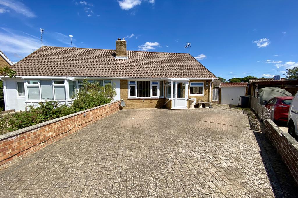 Hastings Close, Polegate, East Sussex, BN26 2 bed bungalow for sale £365,000