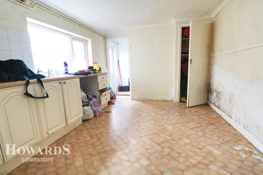 Love Road, Lowestoft 3 bed block of apartments £100,000