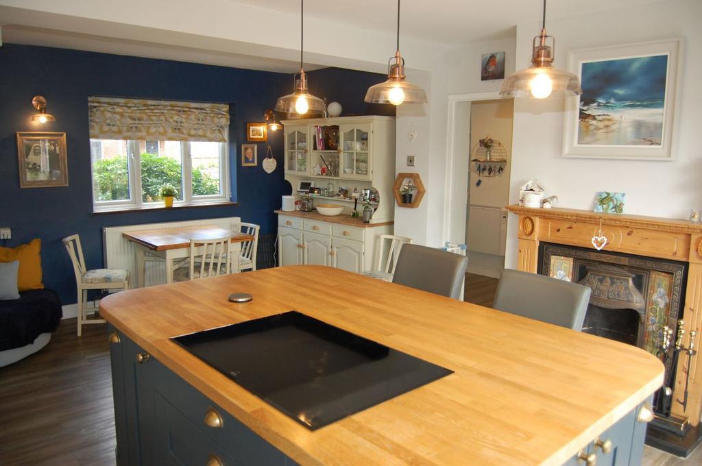 Grasscroft, Long Buckby, Northampton NN6 7PZ 3 bed semidetached house