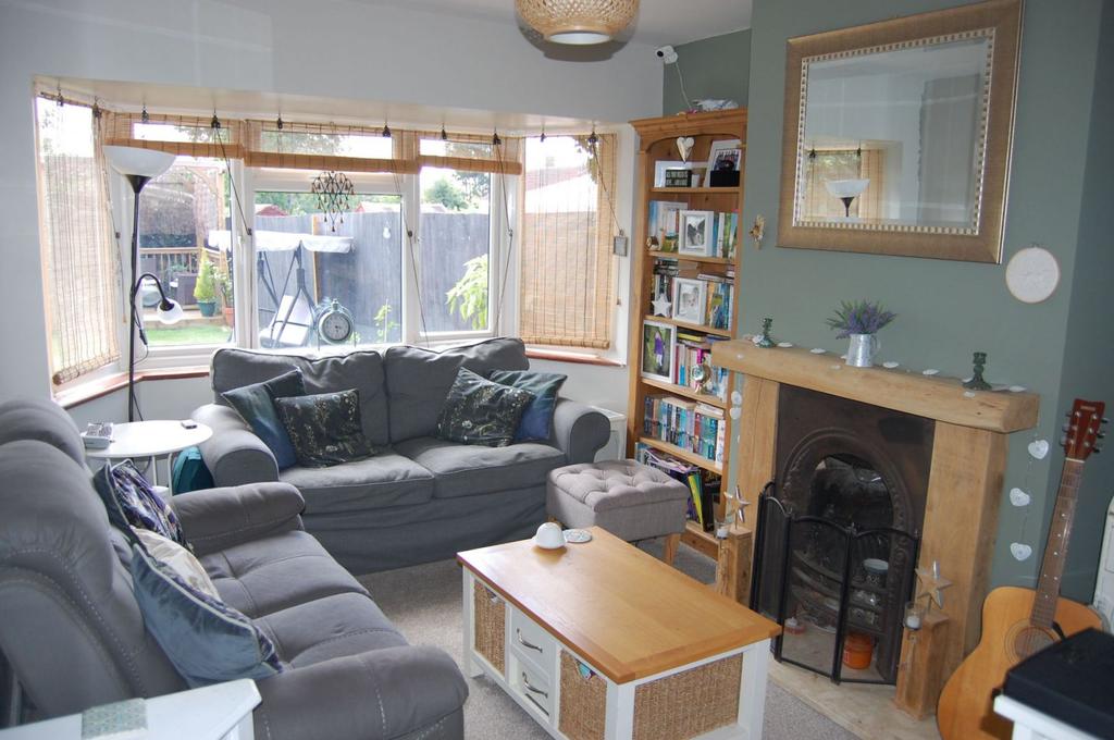 Grasscroft, Long Buckby, Northampton NN6 7PZ 3 bed semidetached house