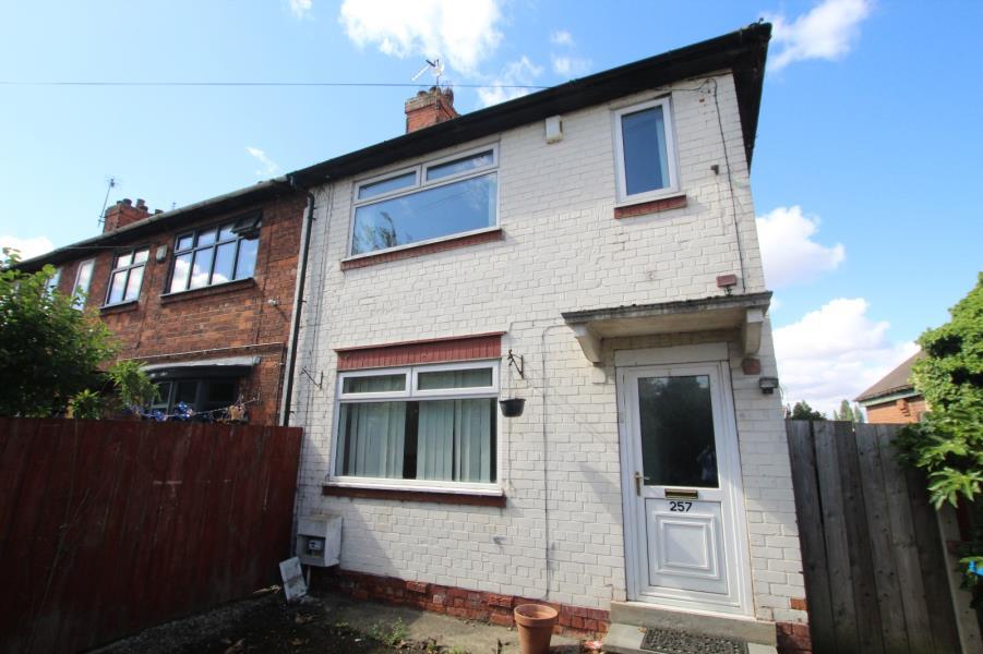 SUMMERGANGS ROAD, HULL, HU8 0EB 3 bed terraced house £575 pcm (£133 pw)