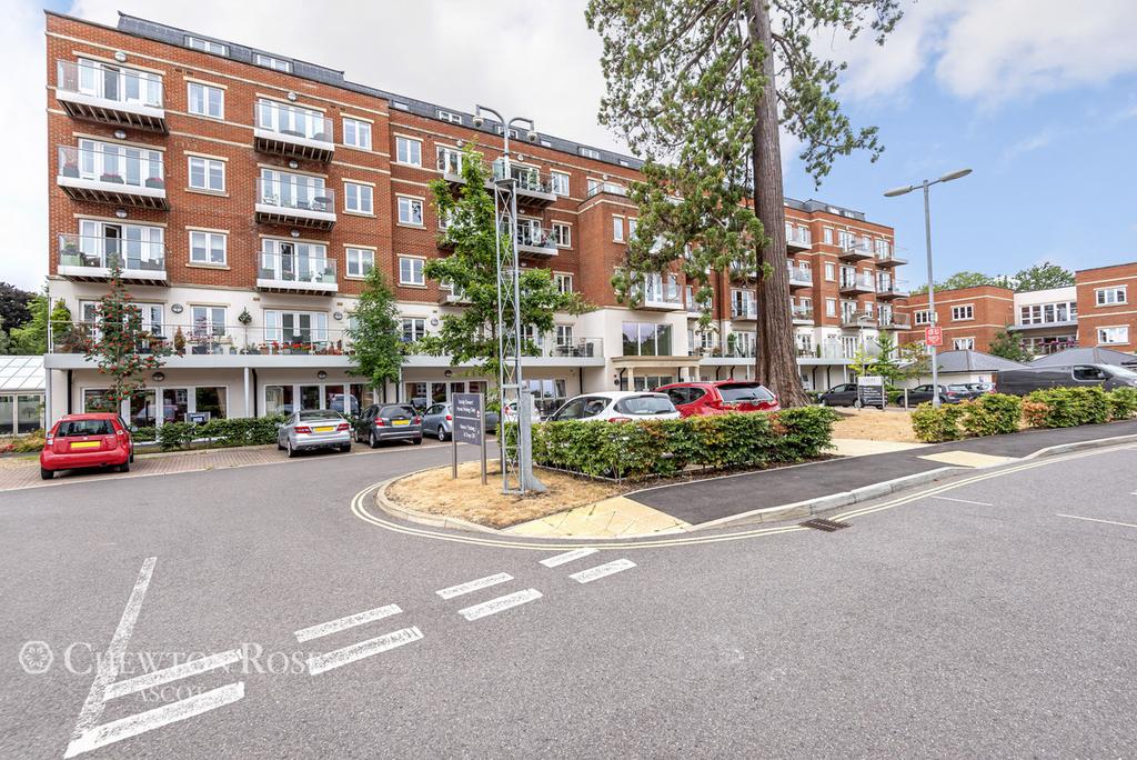 Lynwood Village, Sunninghill 2 bed apartment for sale £425,000