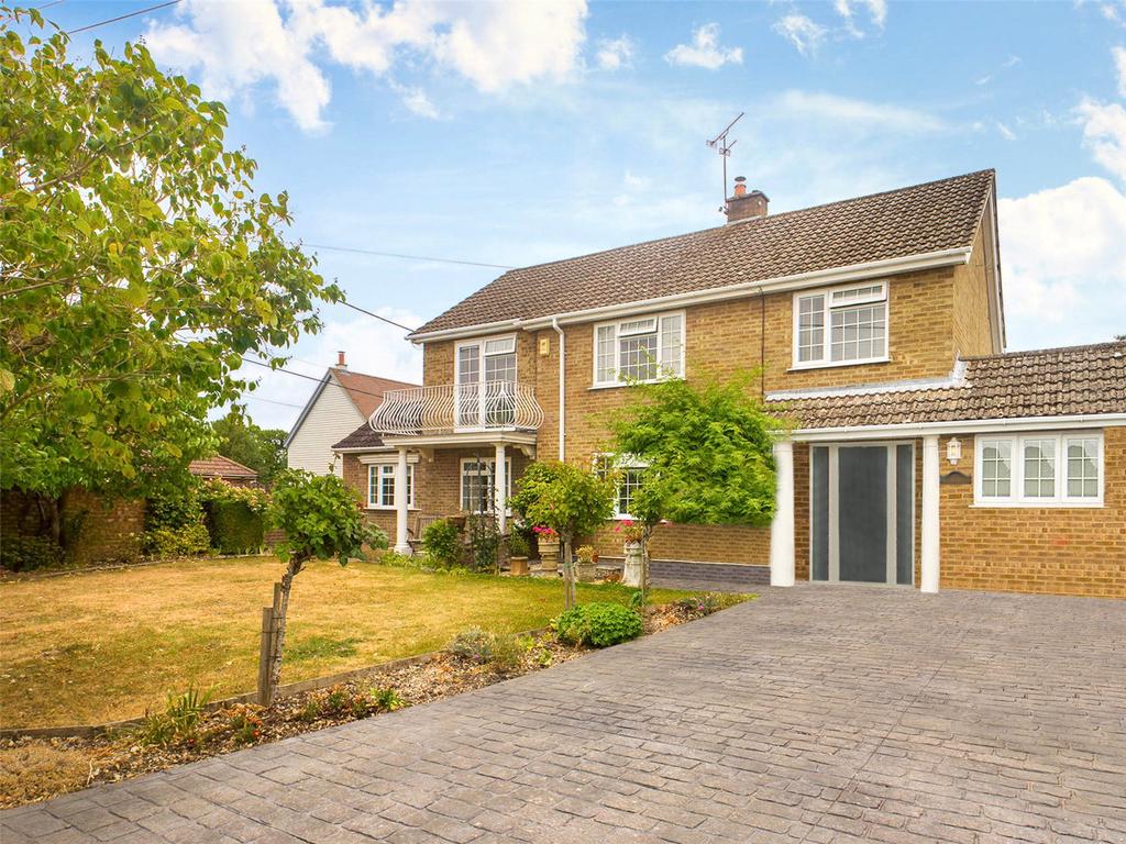 Bunces Lane, Burghfield Common, Berkshire, RG7 4 bed detached house for