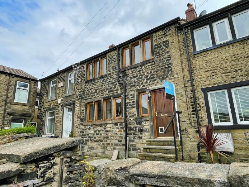 Lane Top, Linthwaite, Huddersfield... 2 bed terraced house £650 pcm (£150 pw)