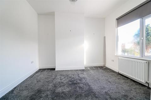 2 bedroom flat to rent - Central Avenue, Southend-on-sea, SS2