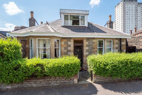 8 Carmunnock Road, Glasgow, G44 4UE