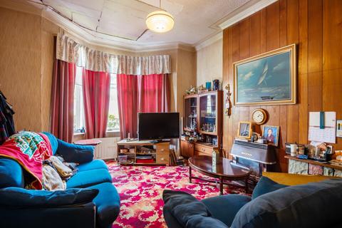 8 Carmunnock Road, Glasgow, G44 4UE