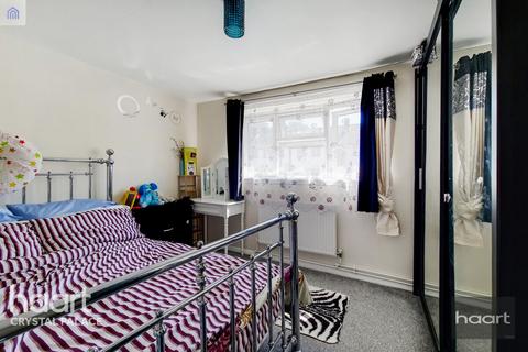 2 bedroom flat for sale, The Lawns, London