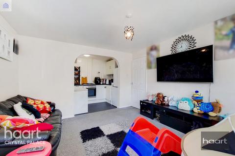 2 bedroom flat for sale, The Lawns, London