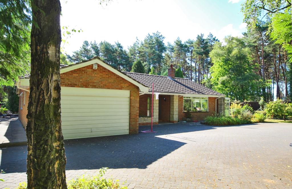Hurn Road, Matchams, Ringwood, Hampshire, BH24 3 bed detached bungalow