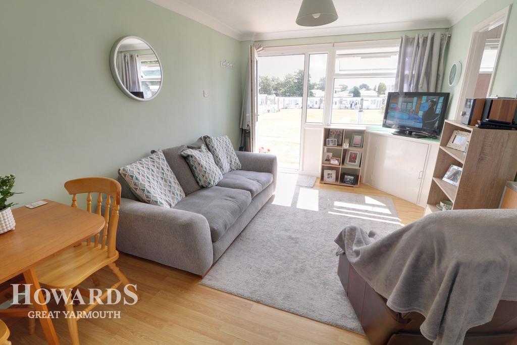 Belle Aire, Beach Road, Hemsby 2 bed chalet for sale £40,000