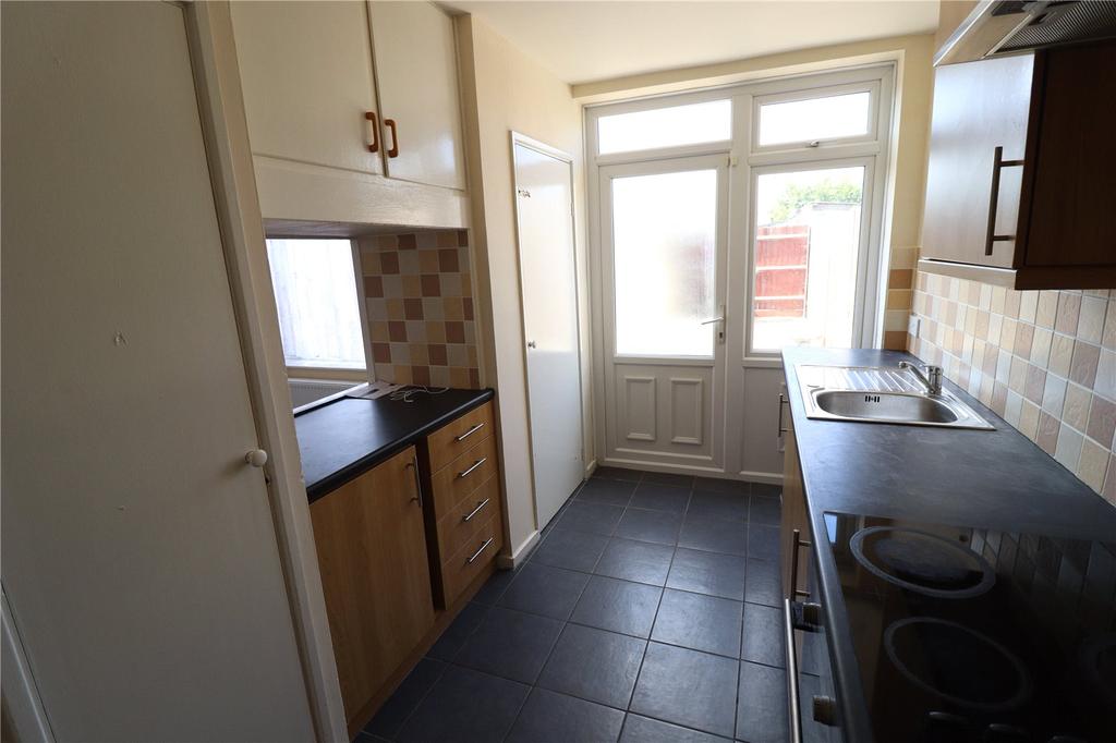 Little Lullaway, Basildon, Essex, SS15 4 bed house £1,400 pcm (£323 pw)