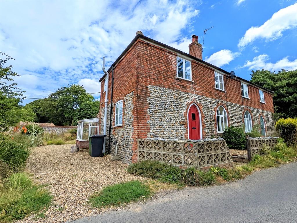 North Walsham, 2 bed semidetached house £750 pcm (£173 pw)