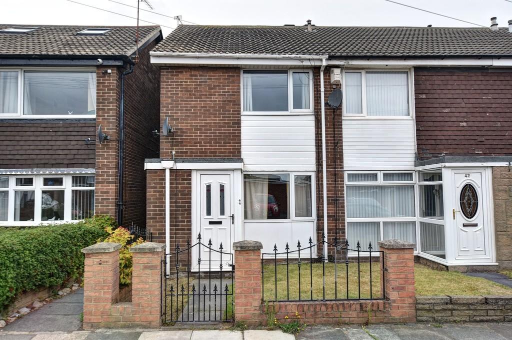Edgeworth Crescent, Fulwell 2 bed end of terrace house £700 pcm (£162 pw)