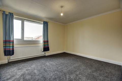 2 bedroom end of terrace house to rent, Edgeworth Crescent, Fulwell