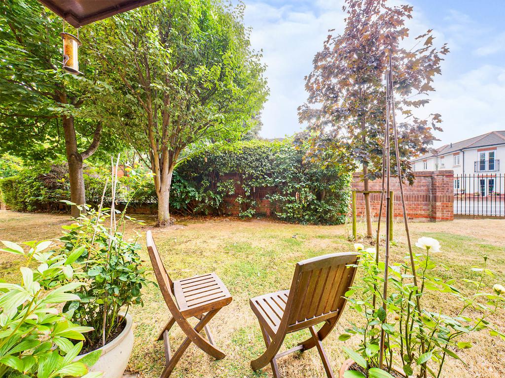 Tanyard Close, Horsham 1 bed ground floor flat £200,000